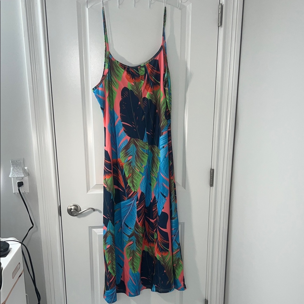 Women’s Sleeveless Tropical Print Maxi Dress - Picture 3 of 4
